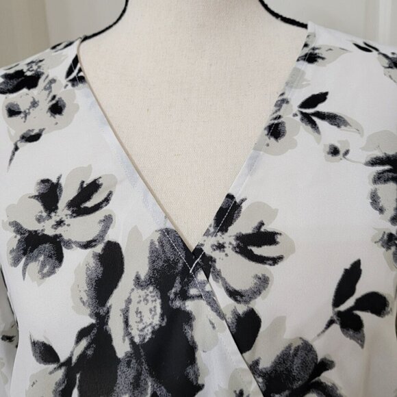 West Kei Size S White w/ Black and Gray Floral Bubble Hem Blouse - Picture 2 of 14